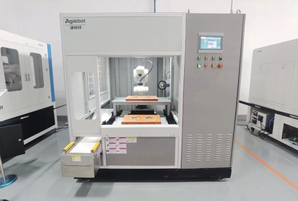 青資向“新”力 以芯片、智造、人工智能驅(qū)動(dòng)通訊技術(shù)向“新”而行，以“質(zhì)”致遠(yuǎn)